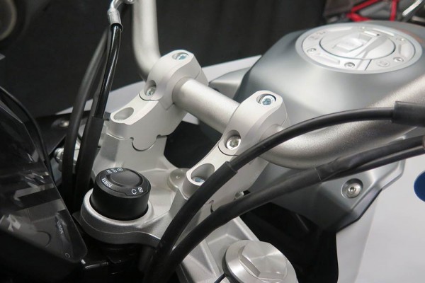 MV - Adaptador de manillar tubular Superbike y elevadores de manillar con compensación para BMW F900XR -F900R, incluida la línea de embrague y el adaptador de línea de freno