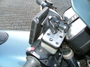 MV Halter für Navigeräte am Bremsflüssigkeitsbehälter für BMW K1100RS mit 4 Schrauben